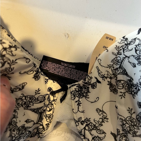 Victoria’s Secret Black and white bra. Size 34D. - Picture 3 of 8